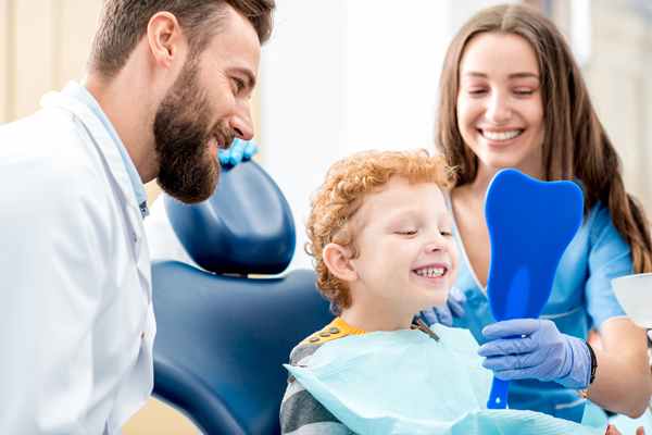 Po co stomatolog zatruwa zęba?